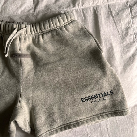 Essentials FOG Sweatshorts - Picture 4 of 4